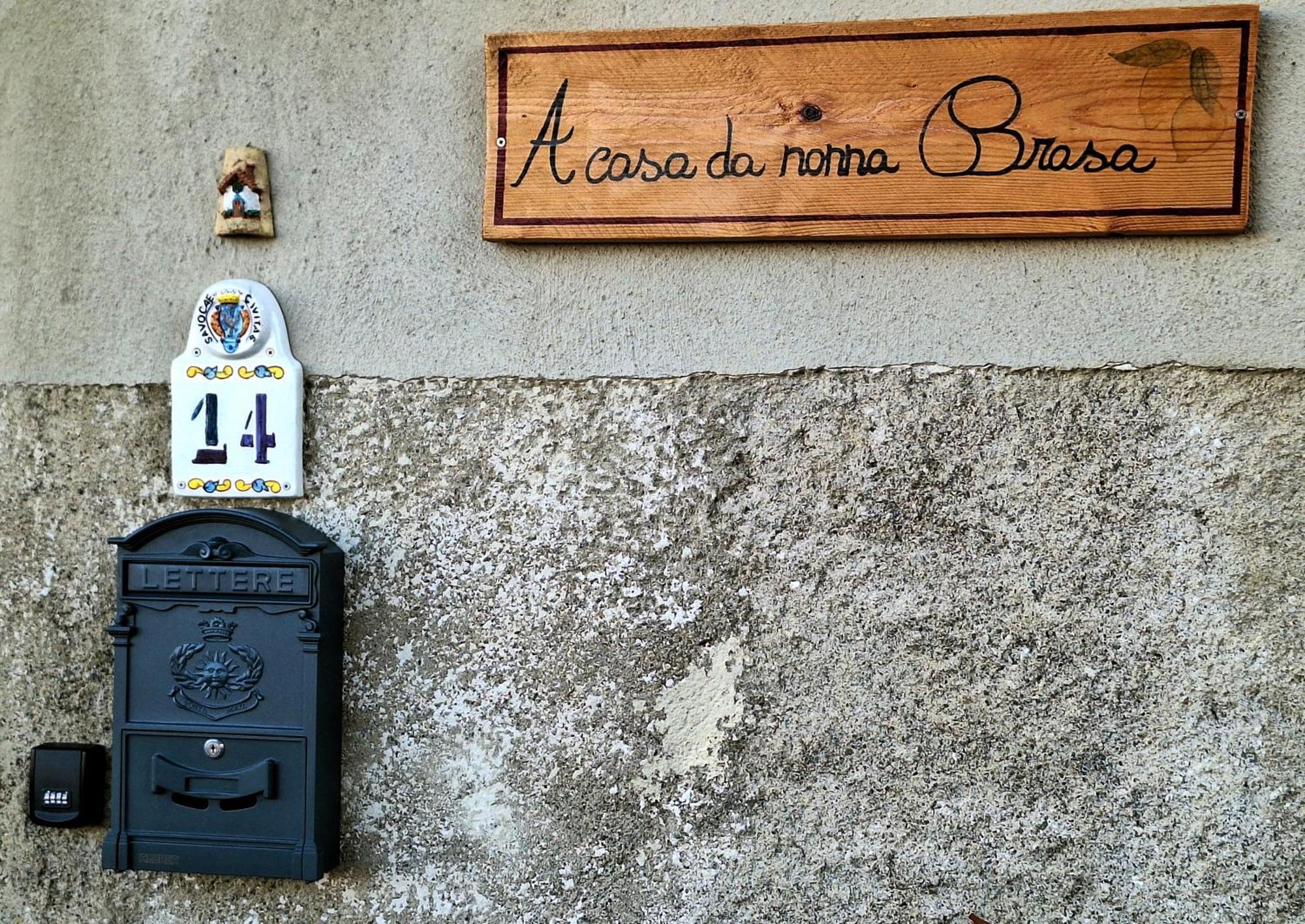 A Casa Da Nonna Brasa Holiday Home Savoca Exteriör bild