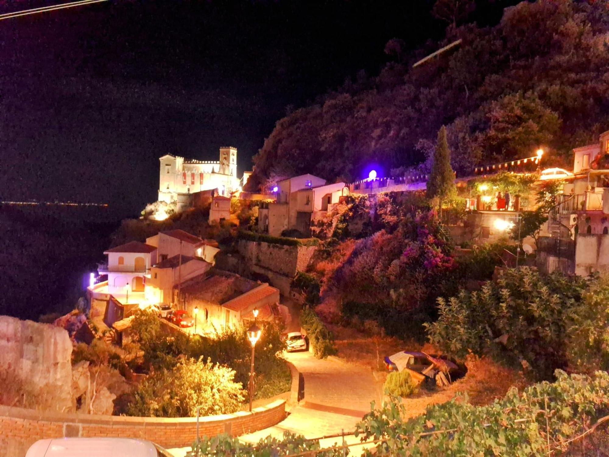 A Casa Da Nonna Brasa Holiday Home Savoca Exteriör bild